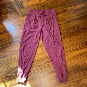 lululemon athletica women’s MR Dance Studio Burgundy Joggers, size 6